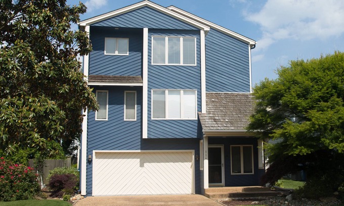 Virginia Beach House | Family friendly beach house, 5 min walk to Croatan Beach and bike to boardwalk