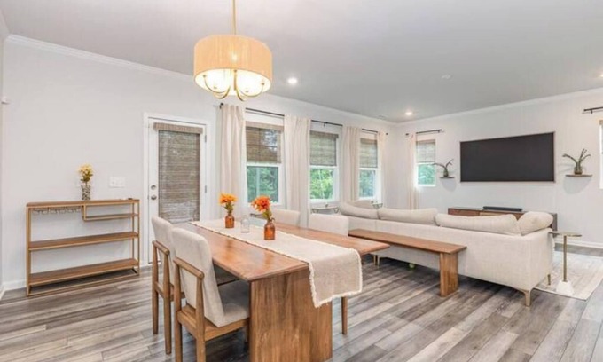 Garner House | Family Friendly with Sunroom & Game Roomnn