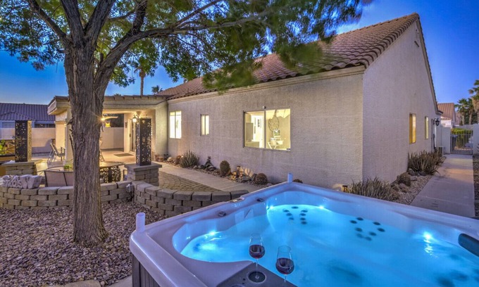 River Mountain House | Family Fun 4 Everyone! Pool Table, Hot Tub, Arcade