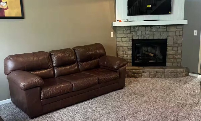 Overland Park House | Family Fun Chill & Grill in South Overland Park