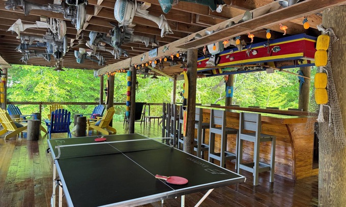 Eclectic House | Family Fun! Diving Board/Water Slide/Boat Bar/Beach/Jump Platforms/Green Lights