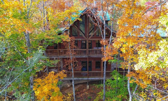 Gatlinburg - Pigeon Forge Cabin | Family Fun Escape: Pool, Outdoor Lounge, Chef's kitchen,Theater, Arcade,Dogs OK