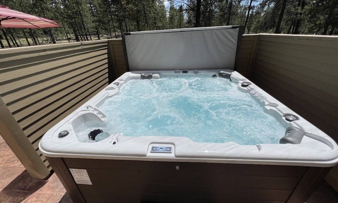 Sunriver House | Family fun for all ages. Hot Tub, Bikes, Arcade, Private, Pets ok, SHARC, AC.