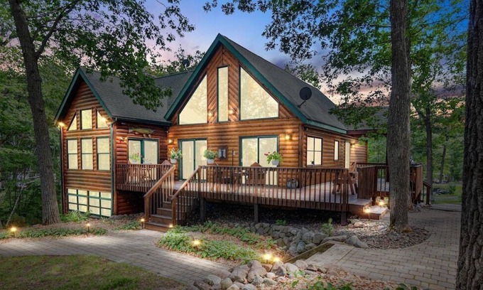 Spooner Cabin | Family fun on Big McKenzie Lake! Inquire for Summer 2025 availability!