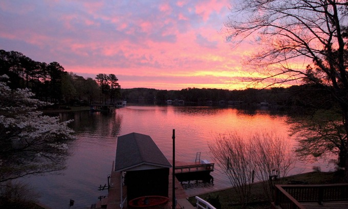 Wildwood Point House | Family Fun on the Lake! 4 Bed, 3 Bath with Great Outdoor Kitchen.