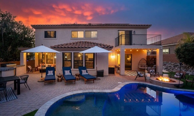 Oro Valley House | Family FUN | Pool | Fire Pit | PuttPutt