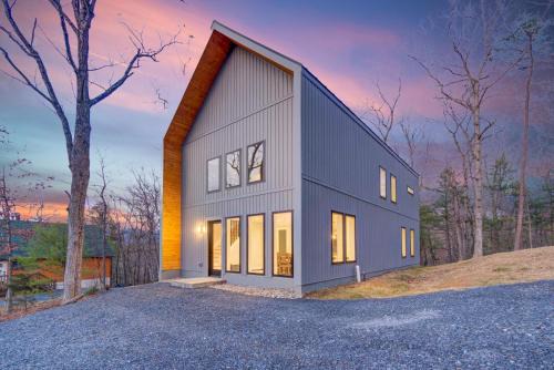 Basye House | Family Getaway 1 min to Bryce Resort KING Bed Fire Pit