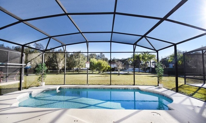 Veranda Palms House | Family Getaway: Game Room, Themed Rooms & Private Yard Near Disney, BBQ!