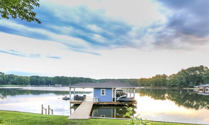 Henrico Cottage | Family Getaway on Large Quiet Cove w/Great views!