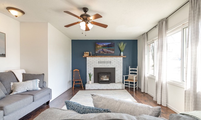 Branson House | Family Getaway - Sleeps 10 - four min from the Branson Landing