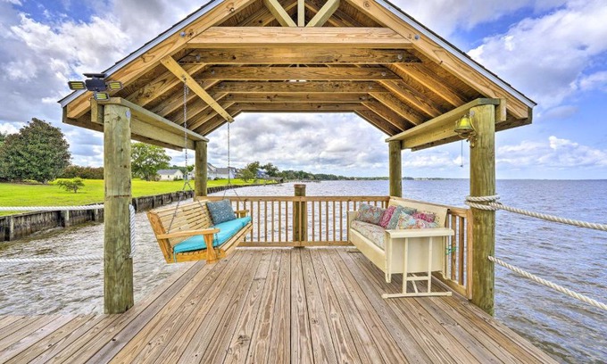 Currituck House | Family Getaway with Pier on Currituck Sound