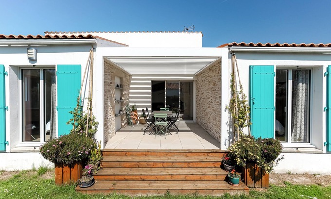 Le Grand-Village-Plage House | Family House at Grand-Village-Plage with 3 Bedrooms, Wi-Fi, and Washing Machine - 6 People