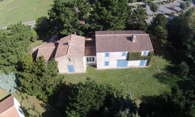 Saint-Vincent-sur-Jard House | family house 150m from the beach facing south