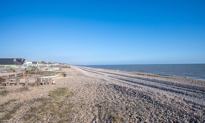 Pevensey House | Family Haven by the Waves Direct Beach Access