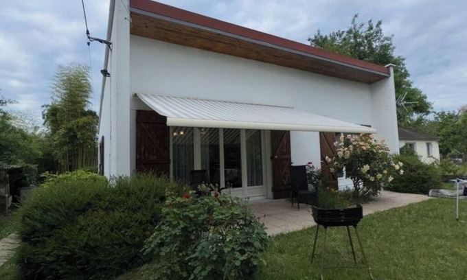 Nemours House | 🏡 Family haven with large enclosed garden - Whole house 3 bedrooms