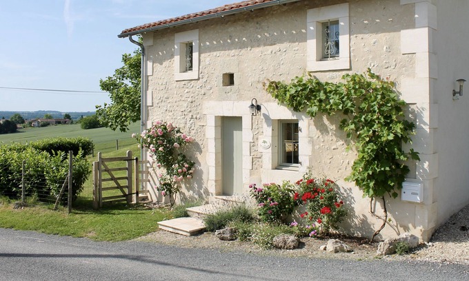 Nabinaud Cottage | Family Holiday Hamlet - Heated Pools, Golf, Tennis, Creche, 10 mins to beach!