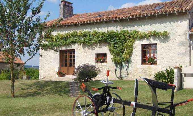 Nabinaud Cottage | Family Holiday Hamlet - Heated Pools, Golf, Tennis, Creche, 10 mins to beach!