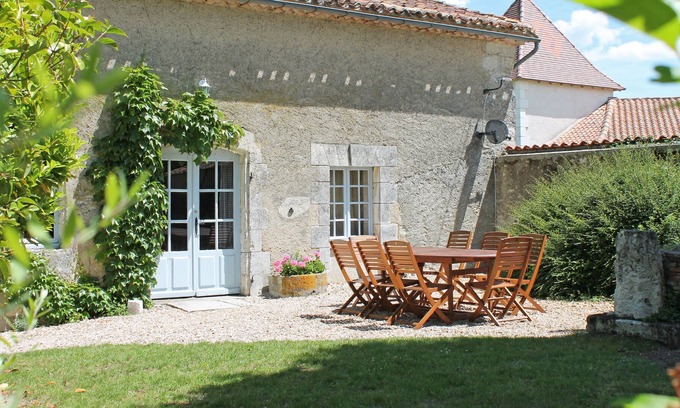Nabinaud Cottage | Family Holiday Hamlet - Heated Pools, Golf, Tennis, Creche, 10 mins to beach!