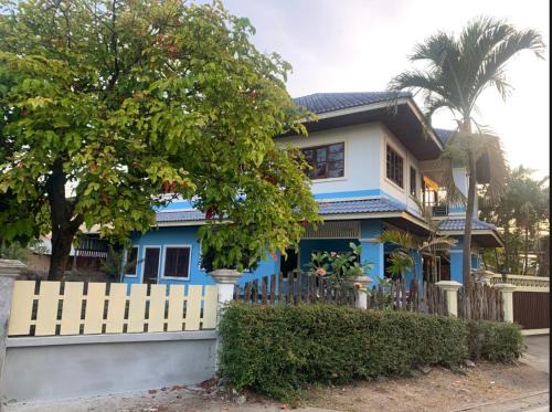 Nong Chaeng House | Family holiday home