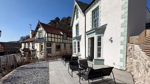 Llandudno House | Family Holiday Home by the Great Orme Tramway and Beach