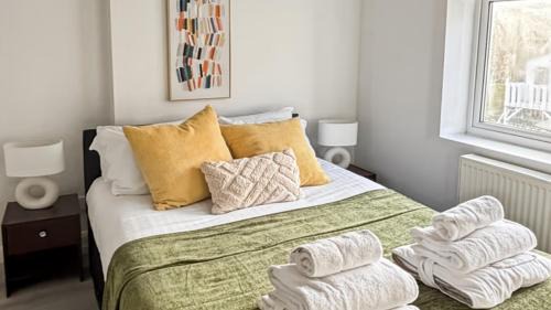Woodingdean House | Family Holiday Home With Hot Tub Sauna Sleeps 8