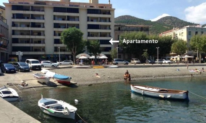 Portbou Condo | Family holiday on the Costa Brava, excellent views of the bay.