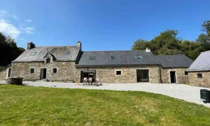 Saint-Brigitte House | Family home in the forest near Lac de Guerledan