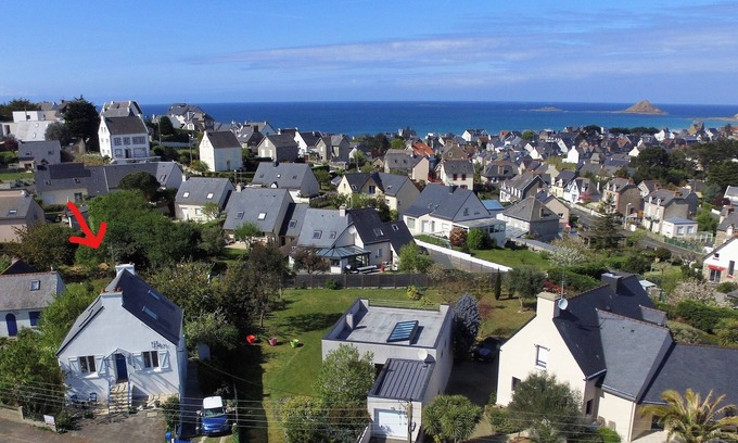 Pleneuf-Val-Andre House | FAMILY HOME WITH ENCLOSED GARDEN IN A QUIET LOCATION: 7 MINUTES' WALK FROM THE BEACH & THE GR34