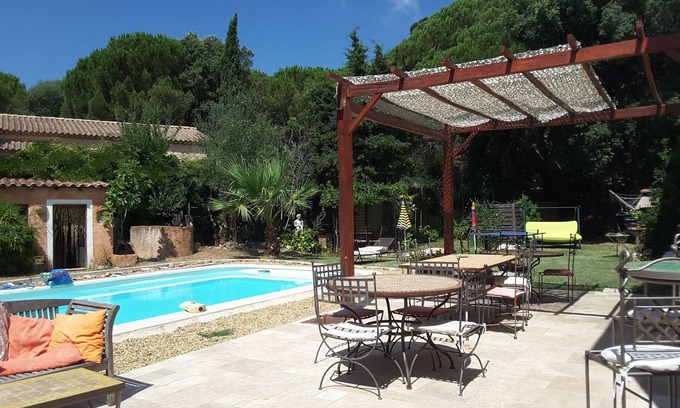 Puget-sur-Argens Villa | Family home with pool in a green setting