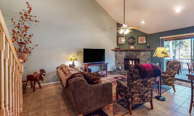 Flagstaff House | Family Home with Golf Course & Lake Views, Patio, Firepit, WiFi & Central AC