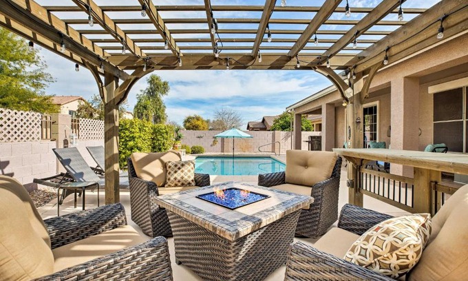 Palm Valley House | Family Home with Pool, BBQ and Fire Pit in Goodyear