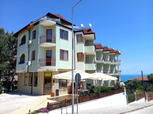 Byala House | Family Hotel Amore