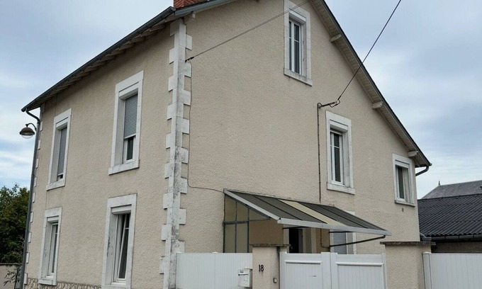 Bourges House | Family house, 13 beds, 3 bathrooms, 3 toilets, terrace, garden, free parking