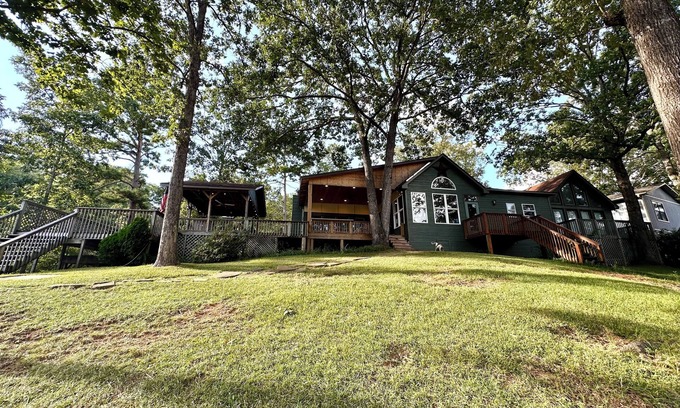 Shelby House | Family house by the lake