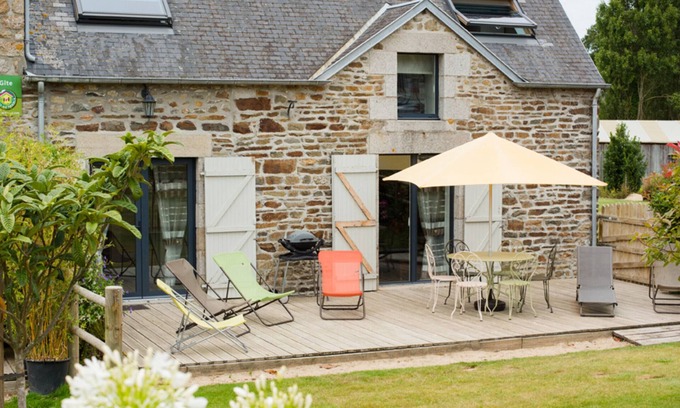 Dragey-Ronthon Cottage | Family house with enclosed garden and animals, near the beach