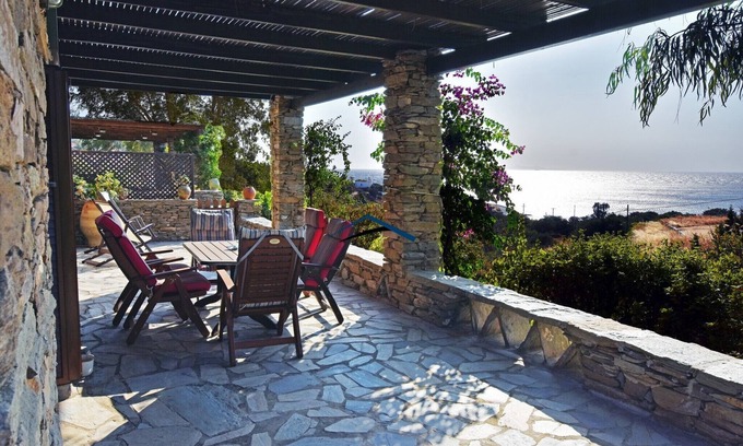 Koundouros House | Family house with a sea view for rent in the area of Koundouros