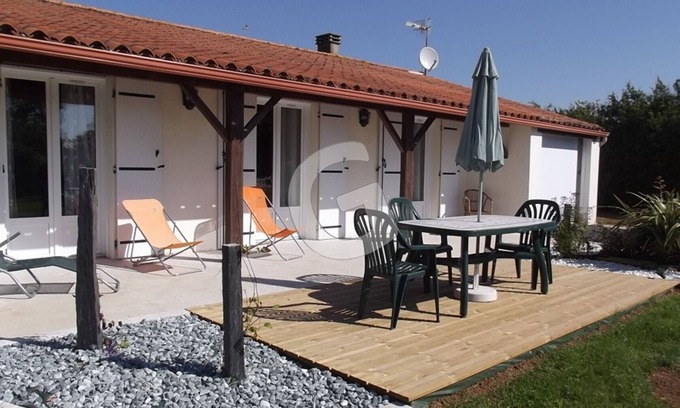 La Jonchere House | Family house with garden, near beaches and WIFI