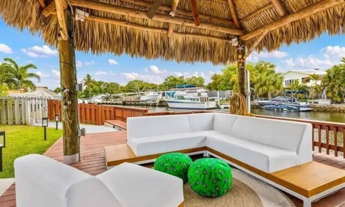 Melaleuca Gardens House | Family House with only 10 min from the beach.