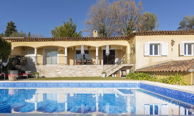 Le Rouret House | Family house with swimming pool, parking space and pétanque court!