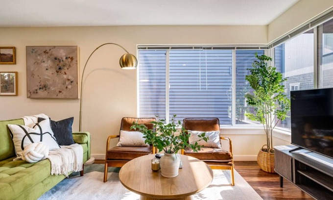 East Queen Anne Apartment | Family/King Beds/In-Unit Laundry/Mins to DT