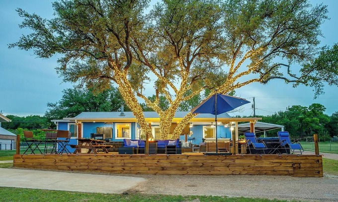 Gordon House | Family Lake Front Living