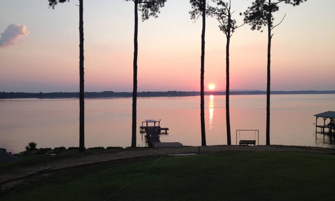Centre House | Family Lake House for boating & fishing