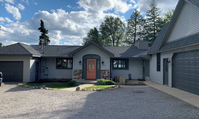 Grayling House | FAMILY Lakehouse - LOADS of FUN