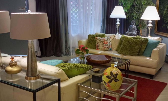 Spenard Apartment | Family or Corporate Comfort. 8+ minutes to airport & walk to great dining!