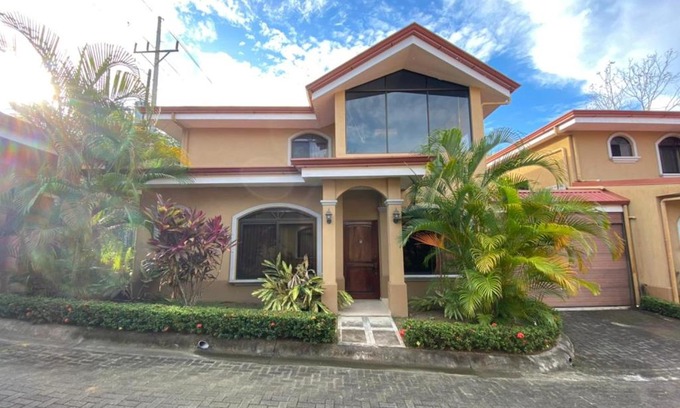 Jaco House | Family oriented house just steps to the beach