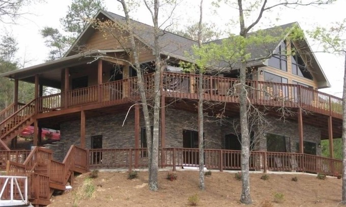 Crane Hill House | Family Paradise - Smith Lake Home