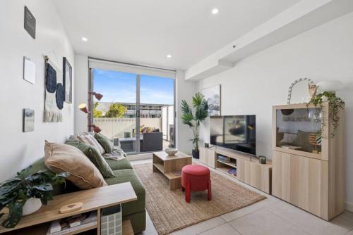Mascot Apartment | Family Penthouse Apt Lvl 13 with 2 Carparks at Airport