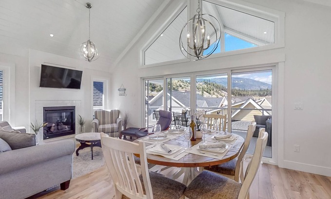 Central Okanagan Cottage | 😎FAMILY, PET FRIENDLY-SEPTEMBER DATES AVAILABLE! CLOSE TO MAIN AMENITIES!😎