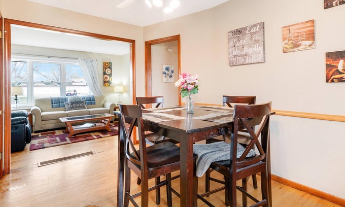 Eagan House | Family, Play or Work-Friendly Stay + Fenced-Yard & Free-parking!!