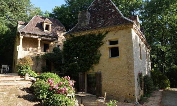 Mauzens-et-Miremont House | Family property in the Dordogne in an English landscaped setting with swimming pool